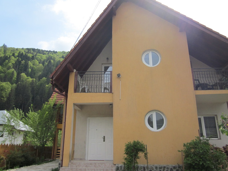 Vila cu 13 camere de vanzare in Valcea, Voineasa