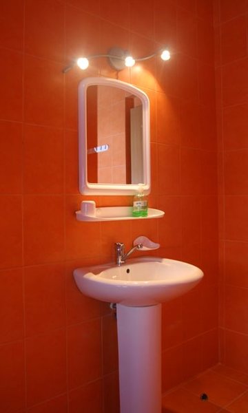 Vila cu 13 camere de vanzare in Valcea, Voineasa