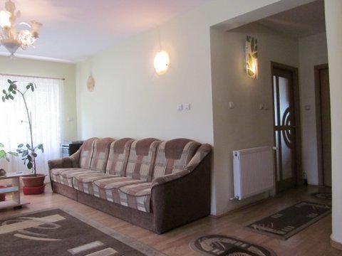 Vila cu 13 camere de vanzare in Valcea, Voineasa